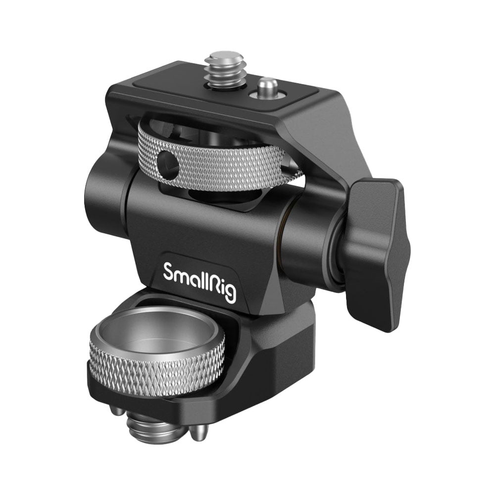 SmallRig 2903 Swivel and Tilt Adjustable Monitor Mount with ARRI-Style Mount on musta ja hopea kameran lisävaruste, jossa on säädettävät nupit, kierteitetyt ruuvit ja SmallRig-logo sivulla.