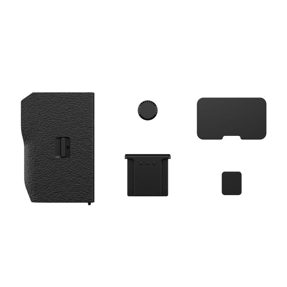 Viisi mustaa Fujifilm Cover Kit for X-H2s - CRV-XH -lisävarustetta on järjestetty valkoiselle taustalle: kuvioitu kahva, pieni pyöreä kellotaulu, suorakulmainen kappale, suurempi litteä suorakulmio ja pieni neliö.