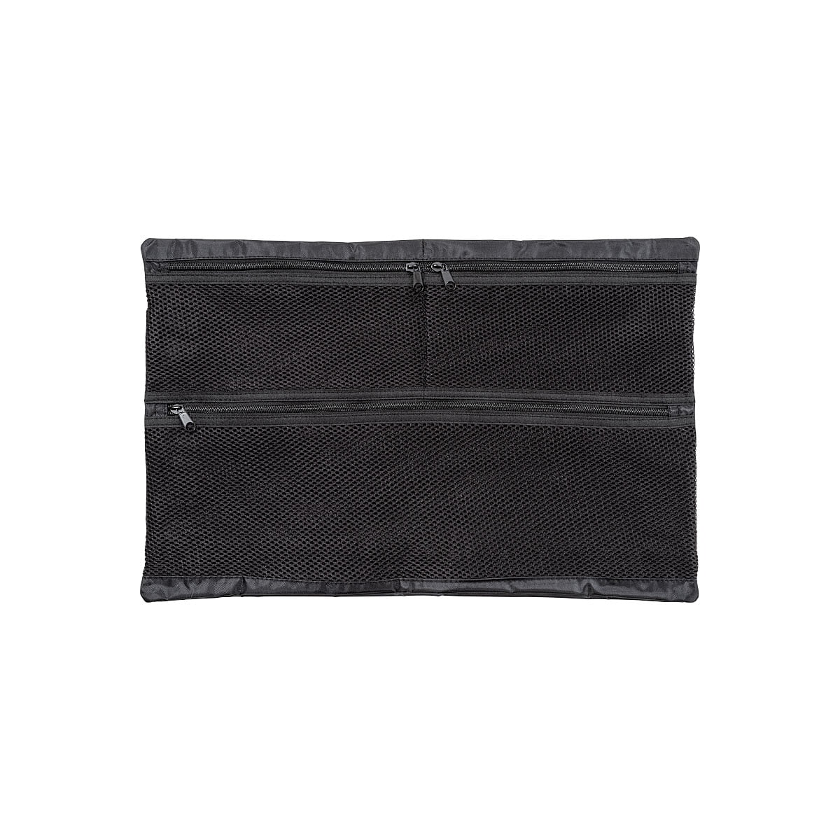 B&W Meshbag /MB tyyppiä 6700 varten on musta suorakaiteen muotoinen verkkopussi, jossa on kaksi vetoketjullista lokeroa, ja se on kuvattu tasaisesti valkoisella pohjalla.