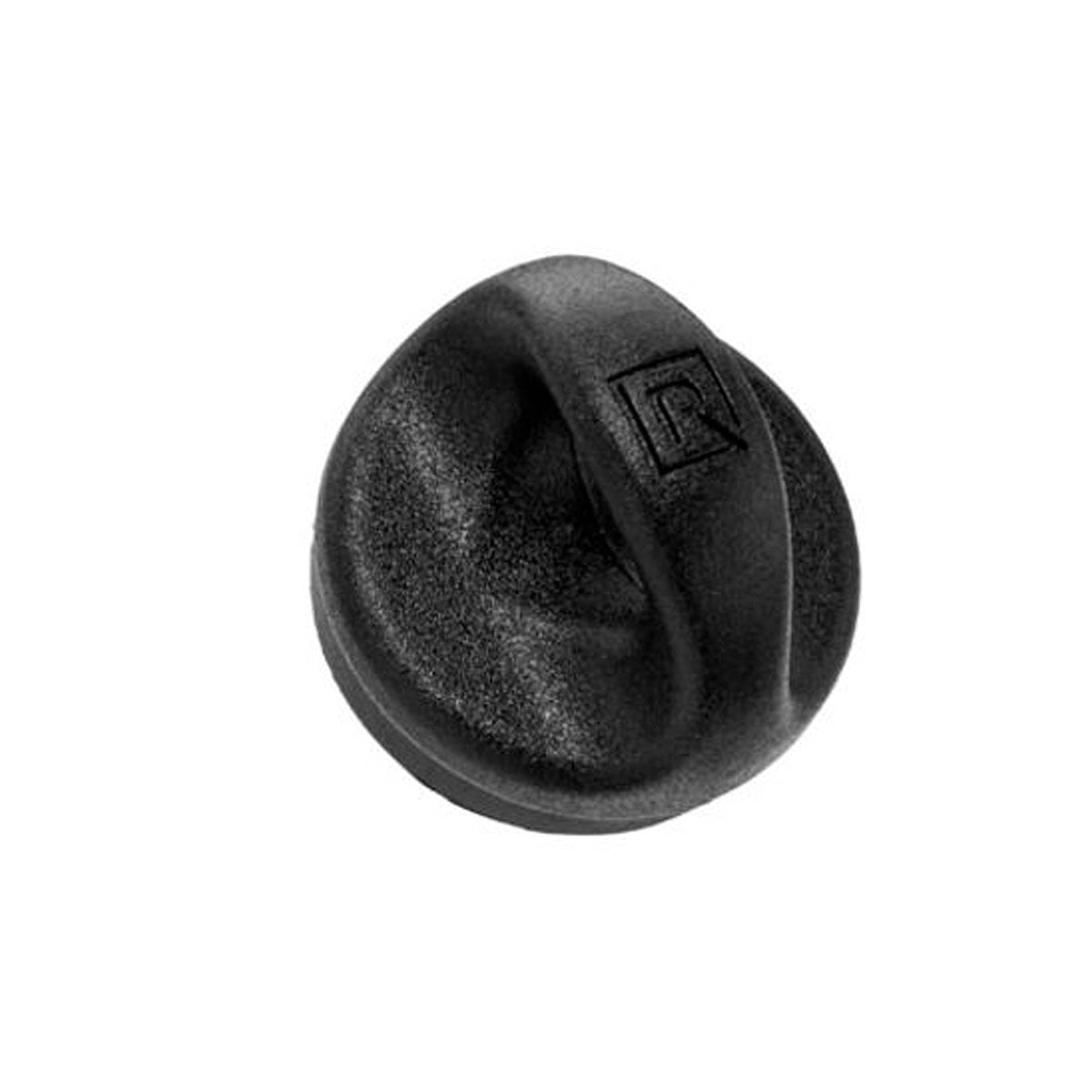 BlackRapid FastenR FR-5, musta kuvioitu pyöreä muovinuppi, jossa on kohokahva ja kohokuvioitu R-logo yläosassa, kuvassa valkoista taustaa vasten.