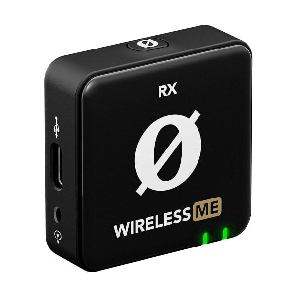 Rode_Wireless_ME_003 Rode Wireless ME -langaton mikrofonijärjestelmä on musta langaton vastaanotin, jossa on merkinnät RX ja WIRELESS ME Ø-logolla, kaksi vihreää LEDiä, USB-C-portti ja 3,5 mm:n ääniliitäntä sivulla.