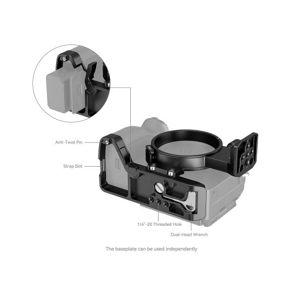 SmallRig 2976 L-kiinnike Canon EOS R5, R6 ja R5C -kameroille sisältää merkityt osat: kiertymisen estävä tappi, hihna-aukko, 1/4-20 kierteinen reikä, kaksoiskierreavain ja irrotettava pohjalevy. Sisäkuvassa korostetaan kiertymisen estävän tapin aluetta.