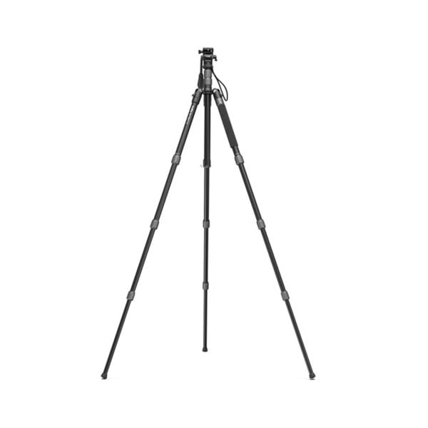 SmallRig 3760 Video Tripod CT180, jossa on kolme pidennettyä jalkaa ja keskimmäinen kiinnityslevy, seisoo pystyssä valkoista taustaa vasten.