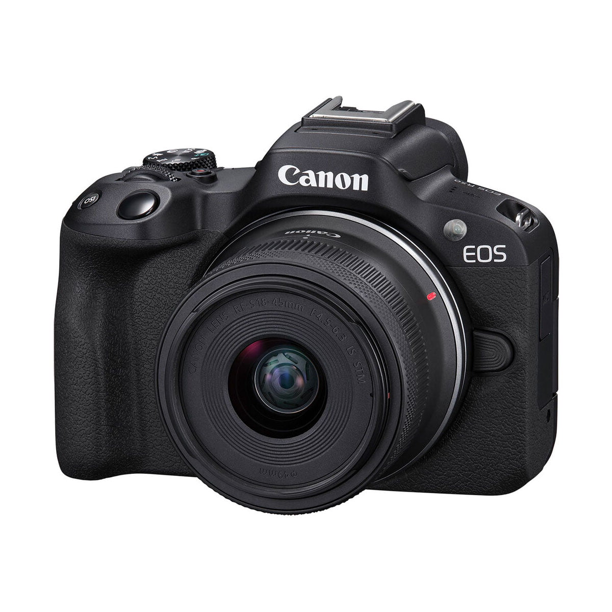 Canon EOS R50 -digitaalikamera, jossa on RF-S 18-45mm F4.5-6.3 IS STM -objektiivi, on kuvattu eteenpäin valkoista taustaa vasten.