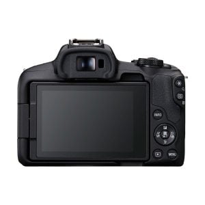 Kuvassa on Canon EOS R50 -järjestelmäkameran takanäkymä - 100€ alennus, jossa on suuri nestekidenäyttö, etsin ylhäällä ja useita ohjauspainikkeita ja valitsimia oikealla puolella.