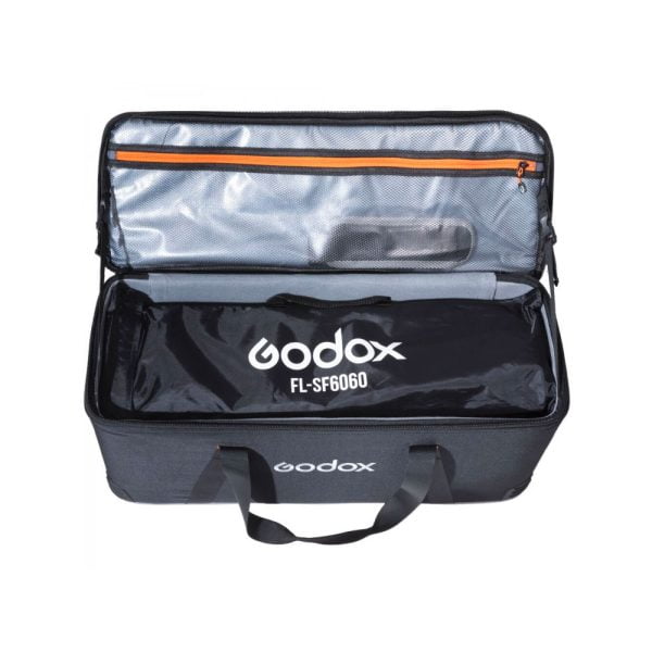 Godox FL150S-K2 Flexible LED 2 -valosarjan avonaisessa mustassa kantolaukussa lukee "FL-SF6060" sisäpussissa, jossa on verkkotaskuja ja vetoketju kannen sisällä.
