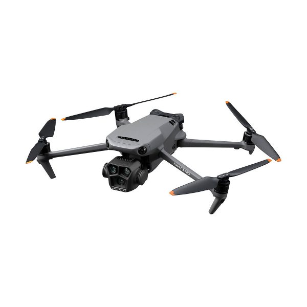 DJI Mavic 3 Pro + DJI RC Ohjain -lennokki on harmaa nelikopteri, jossa on neljä oransseilla kärjillä varustettua potkuria ja kardaanilla varustettu kamera.