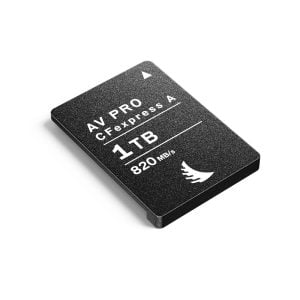 cfexpress_type_a_1tb_angelbird_02 ANGELBIRD CFexpress AV PRO R820/W730 (tyyppi A) 1TB-muistikortti, musta ja valkoinen teksti, näyttää 1TB:n kapasiteetin ja 820 MB/s nopeuden valkoista taustaa vasten.