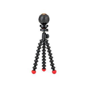 JOBY GorillaPod Action GoPro Jalusta on kompakti musta joustava kolmijalkainen jalusta, jossa on kolme segmentoitua jalkaa, joissa on punaiset kärjet ja jotka tukevat kameraa tai lisävarusteita, kuvassa valkoista taustaa vasten.