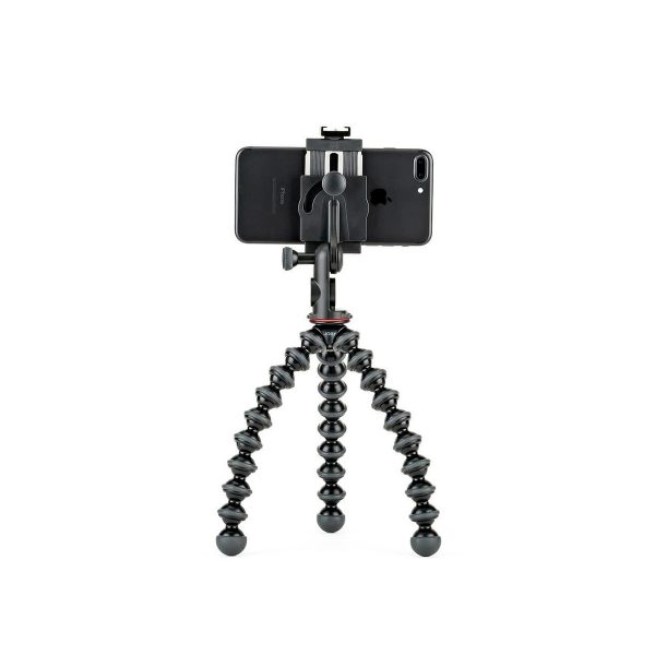 JOBY GripTight PRO 2 GorillaPod Jalustakit Puhelimelle pitää älypuhelimen pystyssä valkoisella pohjalla joustavilla, kolmella taipuisalla jalallaan.