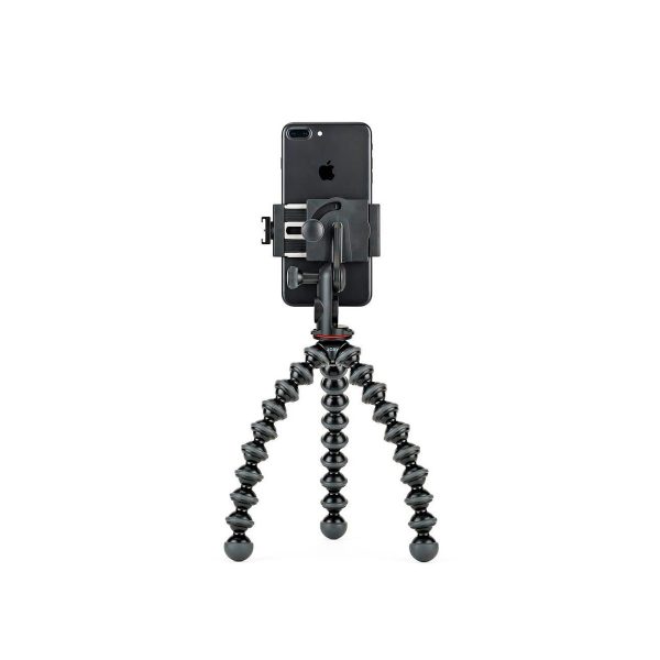 Musta älypuhelin on asennettu pystysuoraan JOBY GripTight PRO 2 GorillaPod -jalustaan, jossa on taipuisat jalat, valkoista taustaa vasten.