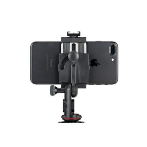 JOBY GripTight PRO 2 GorillaPod -jalusta pitää älypuhelinta vaakasuorassa mustassa säädettävässä kiinnikkeessään, kun sitä katsotaan takaa valkoista taustaa vasten.