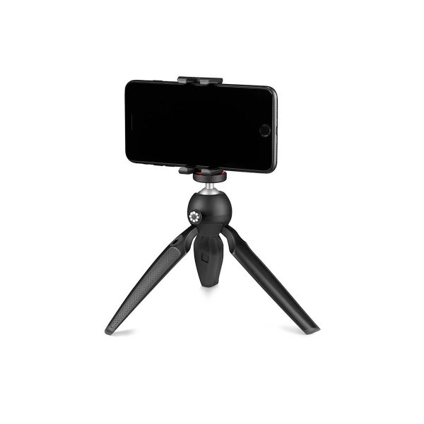 JOBY HandyPod Mobile Jalusta Puhelimelle Musta tukee mustaa älypuhelinta vaaka-asennossa kolmijalkaisella mustalla jalustallaan, kaikki valkoista taustaa vasten.