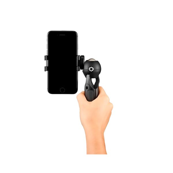 Käsi pitelee mustaa älypuhelinta, joka on kiinnitetty JOBY HandyPod Mobile Jalusta Puhelimelle Musta, valkoista taustaa vasten.