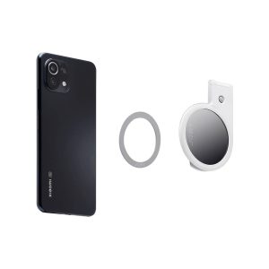 Valkoisella taustalla näkyy Joby Beamo Ring Light for MagSafe -valaisin valkoisena sekä musta älypuhelin ja hopeanvärinen rengasmainen lisävaruste.