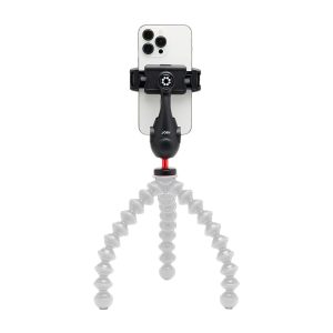 Joby-GripTight-Pro-3-3 Älypuhelin asennettuna pystyasentoon Joby GripTight Pro 3 Phone Mount -puhelinpidikkeeseen, jossa on joustavat, taivutettavat jalat, valkoista taustaa vasten.