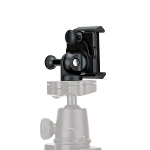 Lähikuva Joby GripTight Pro Phone Mount -puhelinkiinnikkeestä, jossa on säätönupit, kiinnitettynä hämärtyneeseen hopeiseen jalustapäähän valkoista taustaa vasten.