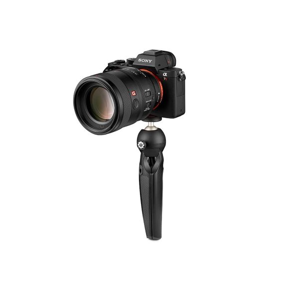 Musta Sony Alpha -peilitön kamera, jossa on suuri objektiivi, on asennettu JOBY HandyPod Jalusta Musta -jalustalle valkoista taustaa vasten.