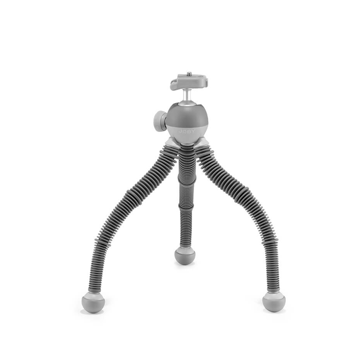 Joby PodZilla Flexible Tripod Large -jalustassa on kolme taipuisaa, harjattua jalkaa ja kuulapääkiinnike kameroille tai älypuhelimille. Kompakti kolmijalka seisoo pystyasennossa tavallisella valkoisella pohjalla.