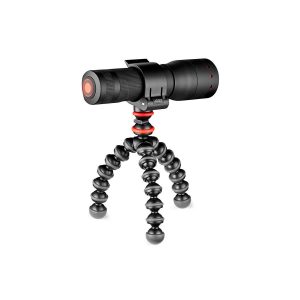 JOBY GorillaPod Starter Kitissä on musta lieriömäinen mikrofoni, jossa on punainen korostus ja joka on kiinnitetty joustavaan jalustaan, joka on eristetty valkoiselle taustalle.