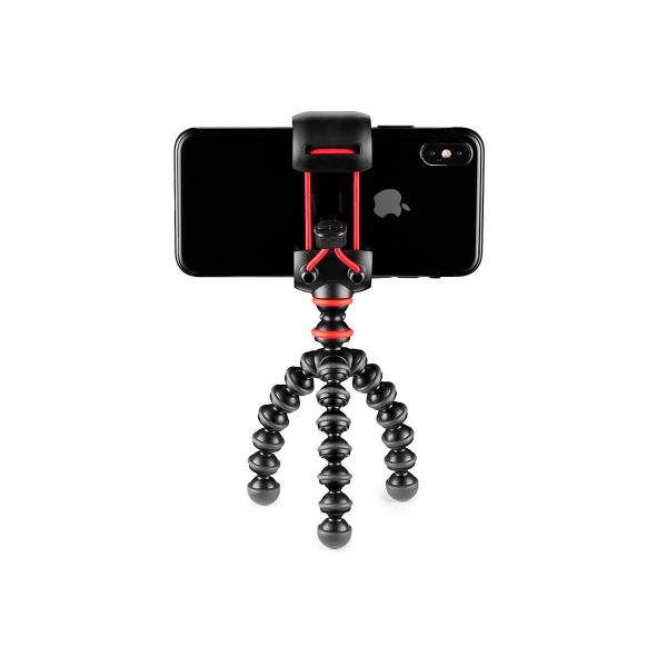 JOBY GorillaPod Starter Kit, musta ja punainen, pitää älypuhelinta vaakasuorassa niin, että Applen logo ja kamera ovat näkyvissä. Jalusta seisoo valkoisella taustalla.