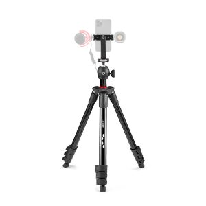Joby-compact-light-kit-5 Joby Compact Light Kit on musta jalusta, jossa on säädettävät jalat ja johon mahtuu älypuhelin, pieni mikrofoni ja LED-valo - ihanteellinen mobiilikuvaukseen tai videokuvaukseen.