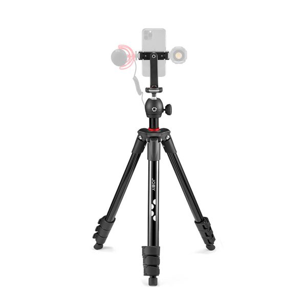 Joby-compact-light-kit-5 Joby Compact Light Kit on musta jalusta, jossa on säädettävät jalat ja johon mahtuu älypuhelin, pieni mikrofoni ja LED-valo - ihanteellinen mobiilikuvaukseen tai videokuvaukseen.