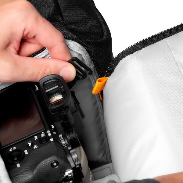 Lowepro Fastpack BP 250 AW III -kamerareppu, musta