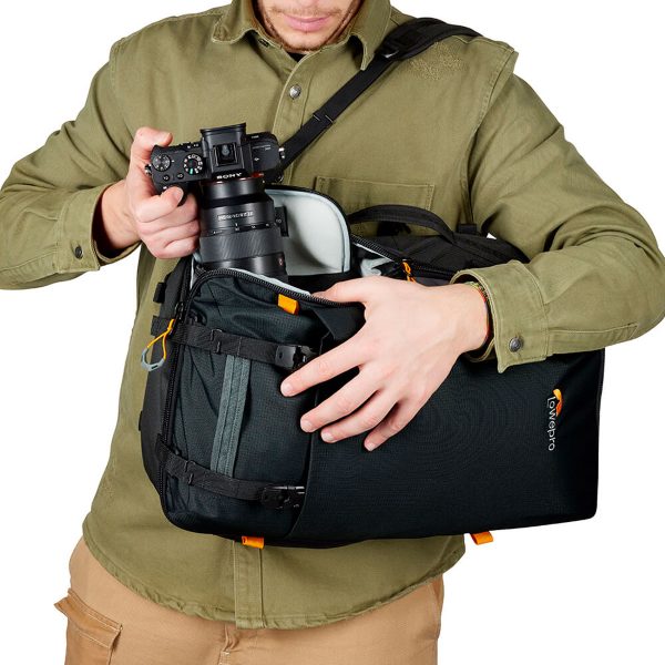 Lowepro Trekker Lite BP 250 AW -kamerareppu, musta