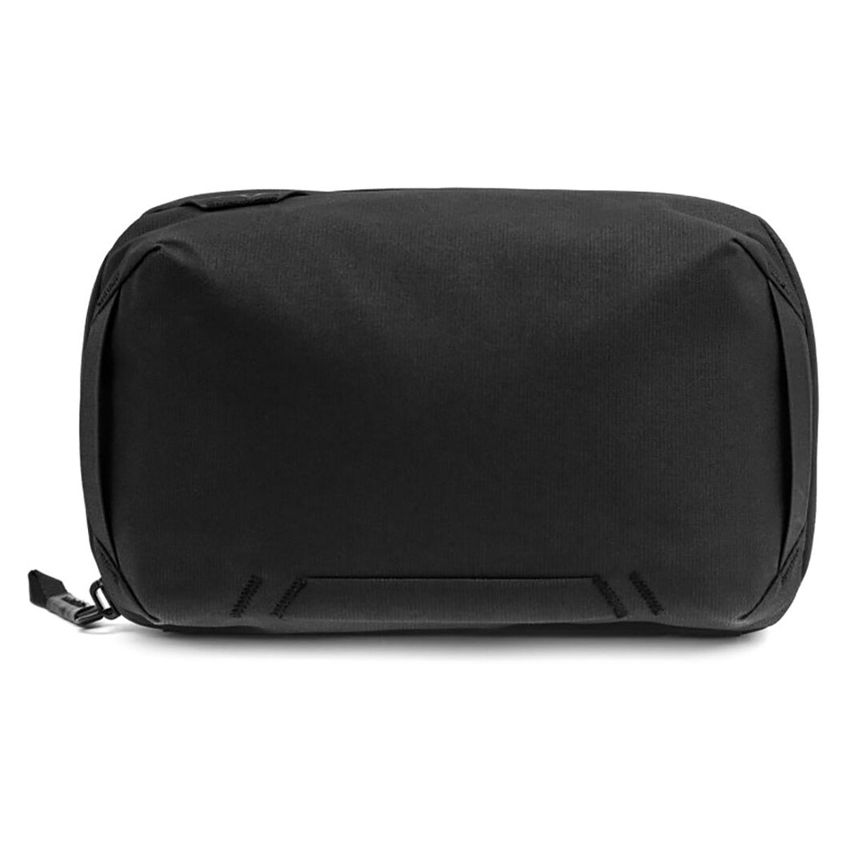Peak Design Tech Pouch - Black on minimalistinen vetoketjullinen organisointilaukku, joka näkyy valkoisella pohjalla.