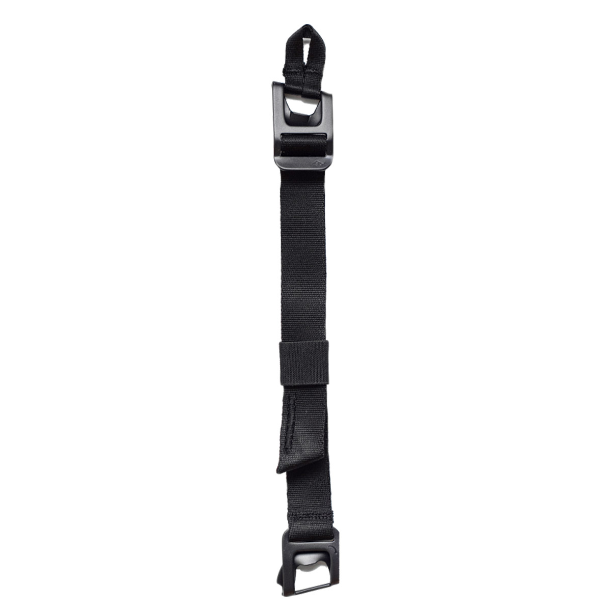 Peak Design Spareparts V2 - Everyday Backpack V2 Sternum Strap in black is an adjustable nylon strap with plastic buckles, a loop at one end and a slider designed for attaching items. The product is presented on a white background.
