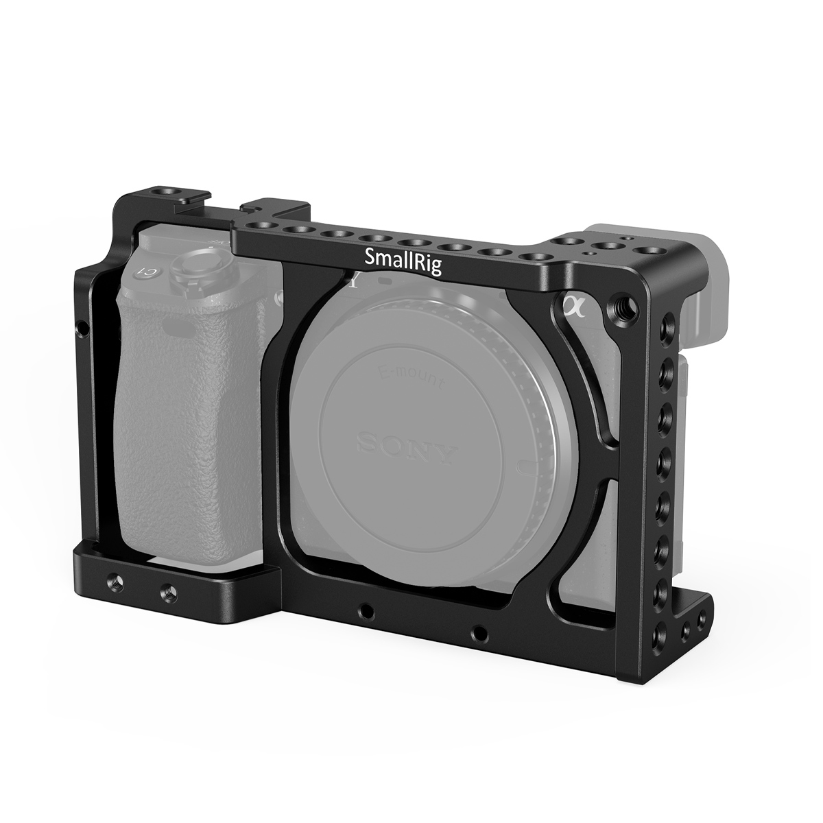 Musta metallinen SmallRig 1661 Cage for Sony A6000/A6300/A6500 sopii kameran rungon ympärille ja tarjoaa kiinnityspisteitä ja suojaa samalla, kun ohjaimiin ja objektiivin kiinnitykseen on täysi pääsy.