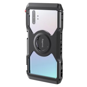 Samsung Note 10+ SmallRig 2454 Pro Mobile Cage -mobiilihäkissä: musta, kestävä kotelo, jossa on vahvistetut kulmat, tarkat aukot painikkeille ja portille sekä pyöreä kiinnike keskellä takana.