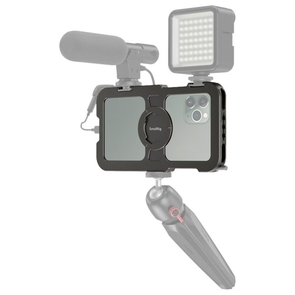 SmallRig 2512 Pro Mobile Cage -mobiilihäkissä oleva iPhone 11 Pro Max, joka on varustettu ulkoisella mikrofonilla, LED-valolla ja minijalustalla, muodostaa mobiilin videokuvauslaitteiston.