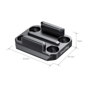Mustassa SmallRig 2668 Buckle Adapter with Arca QR Plate for GoPro -laitteessa on neljä ruuvinreikää, kaksi korotettua reunaa ja sen mitat ovat 45,6 mm leveä, 38,1 mm syvä ja 14 mm korkea.