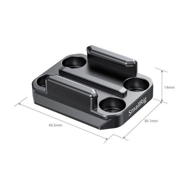 Mustassa SmallRig 2668 Buckle Adapter with Arca QR Plate for GoPro -laitteessa on neljä ruuvinreikää, kaksi korotettua reunaa ja sen mitat ovat 45,6 mm leveä, 38,1 mm syvä ja 14 mm korkea.