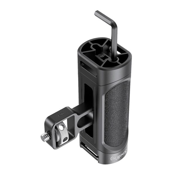 SmallRig-2772-3 SmallRig 2772 Lightweight Side Handle for Smartphone Cage on musta, kuvioitu kahva, jossa on metallinen kiinnityskannatin ja kuusiokoloavain yläaukossa, joka on suunniteltu käsivaralta kuvaamiseen ja helppoon kiinnittämiseen kamerarigiin.