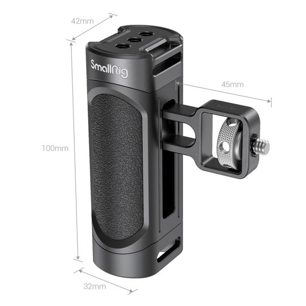 SmallRig-2772-4 SmallRig 2772 Lightweight Side Handle for Smartphone Cage on musta ja siinä on kuvioitu kahva, sen korkeus on 100 mm, leveys 45 mm ja syvyys 32 mm, ja siinä on sivuun kiinnitetty metallinen kiinnike.