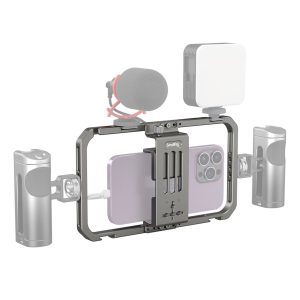 SmallRig 2791 Universal Mobile Phone Cage on metallinen videoteline, jossa on kaksi sivukahvaa ja jossa on kiinnikkeet ulkoiselle mikrofonille vasemmalla ylhäällä ja LED-valolle oikealla ylhäällä, ihanteellinen mobiilivideotuotantoon.