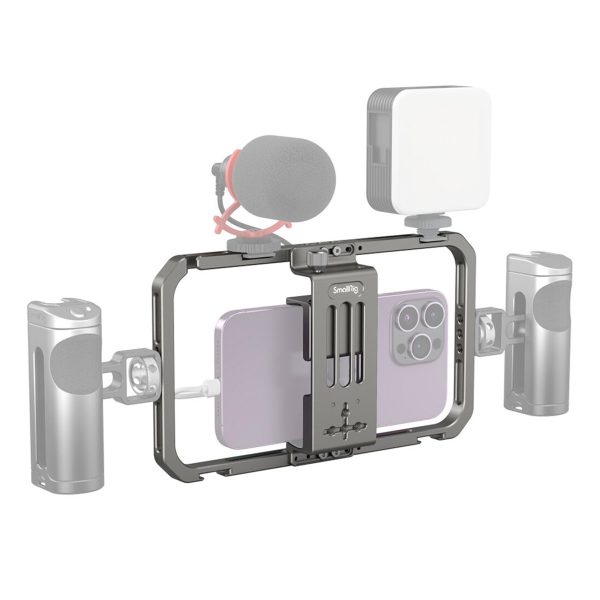 SmallRig 2791 Universal Mobile Phone Cage on metallinen videoteline, jossa on kaksi sivukahvaa ja jossa on kiinnikkeet ulkoiselle mikrofonille vasemmalla ylhäällä ja LED-valolle oikealla ylhäällä, ihanteellinen mobiilivideotuotantoon.