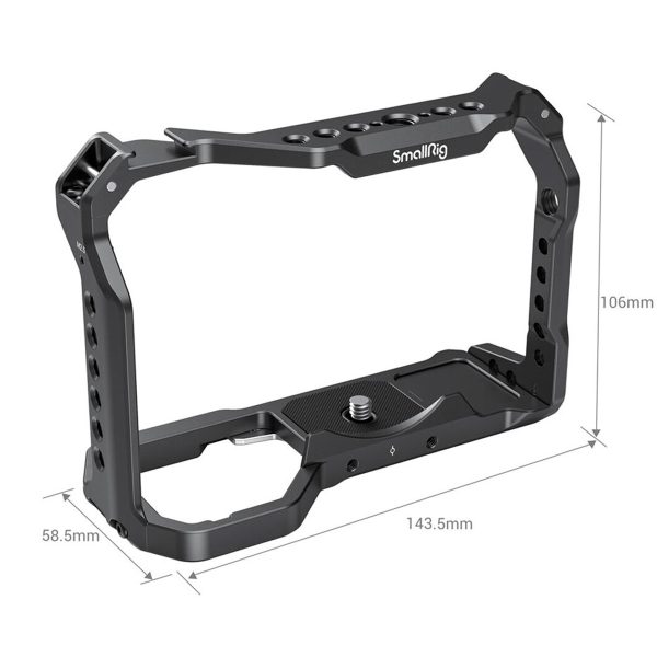 SmallRig-2918-2 SmallRig 2918 Light Cage for Sony A7 III / A7R III / A9 on musta metallinen kamerahäkki, jonka mitat ovat 106 mm korkea, 143,5 mm leveä ja 58,5 mm syvä. Siinä on useita kiinnityspisteitä ja kameraruuvi turvallista kiinnitystä varten.