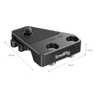 SmallRig 2951 Mounting Adapter for Z CAM on musta kameralevy, jossa on kuvioitu pinta, yläruuvi, kaksi suurta reikää ja mitat 48mm (L) x 44mm (L) x 11mm (K). Levyyn on kaiverrettu mallinumero 2931.