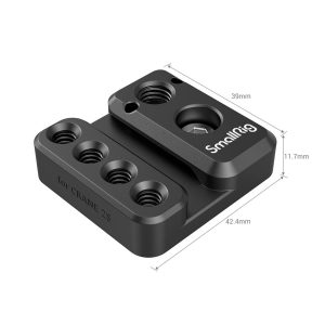 SmallRig 2995 Side Mounting Plate for Zhiyun Crane 2S on musta metallilevy, jossa on kierteitetyt reiät ja jonka mitat ovat 42,4 mm x 39 mm x 11,7 mm.
