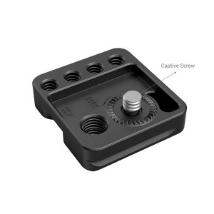 SmallRig 2995 Side Mounting Plate for Zhiyun Crane 2S on musta metallilevy, jossa on useita kierteitettyjä reikiä ja keskellä Captive Screw -ruuvi, kuvassa valkoista taustaa vasten.