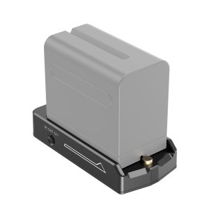 The SmallRig 3018 NP-F Battery Adapter Plate Lite includes a grey rechargeable battery on a black charging plate with a white arrow and a 12V DC output port.