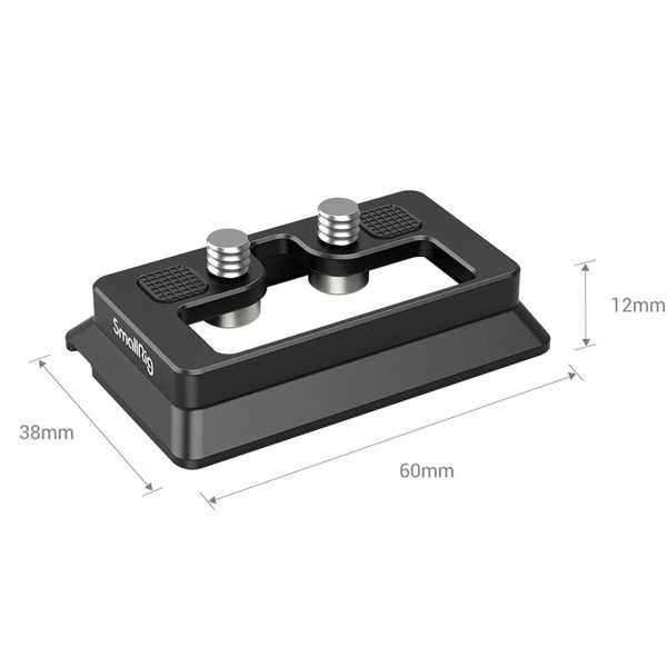 SmallRig 3154 Arca-Swiss QR-levy DJI RS2 / RSC2:lle on musta suorakulmainen työkalu, jossa on kaksi metallista nuppia yläosassa ja jonka mitat ovat 38 mm leveä, 60 mm pitkä ja 12 mm korkea.