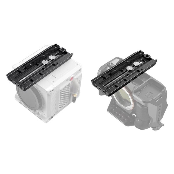 The picture shows two black SmallRig 3158 Manfrotto QR plates for DJI RS3/RS 3 Pro/RS 2/RSC 2/Ronin S, each with control knobs and positioning points, attached to different camera configurations, blended into the background.