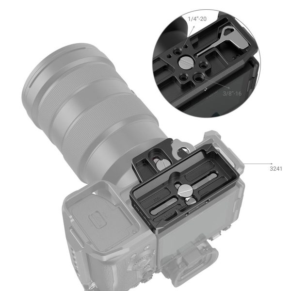 The picture shows the camera with the SmallRig 3162 Extended Arca-Type QR Plate for DJI RS 2/RSC 2/RS 3/RS 3 Pro attached. The inside photo highlights the 1/4-20 and 3/8-16 screw holes on the plate.