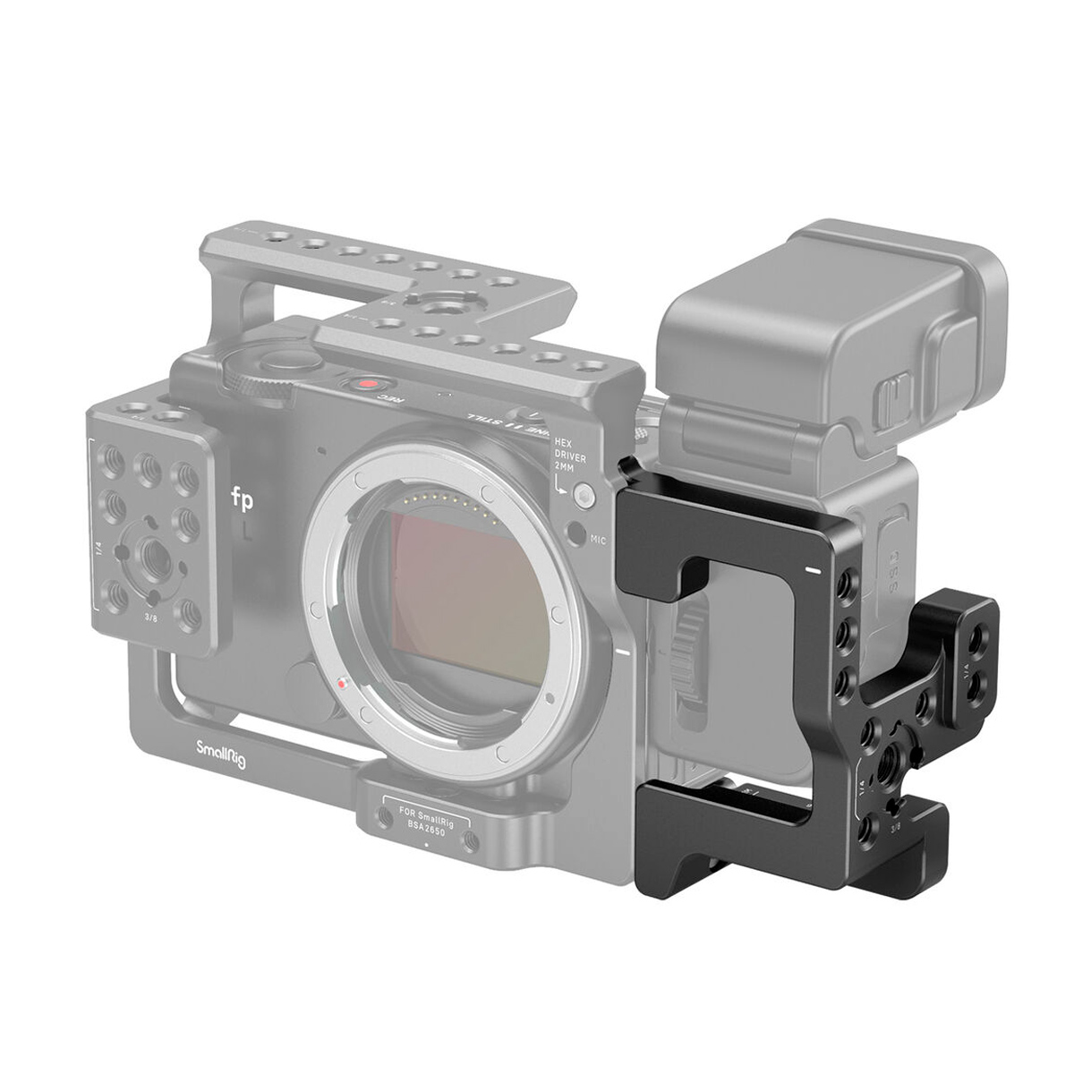 SmallRig 3226 Cage for Sigma Viewfinder EVF-11 on osittain läpinäkyvän digitaalikameran oikeaan kylkeen kiinnitettävä musta metallinen lisävaruste, jossa on kiinnityspisteet ja ote lisälaitteita varten.