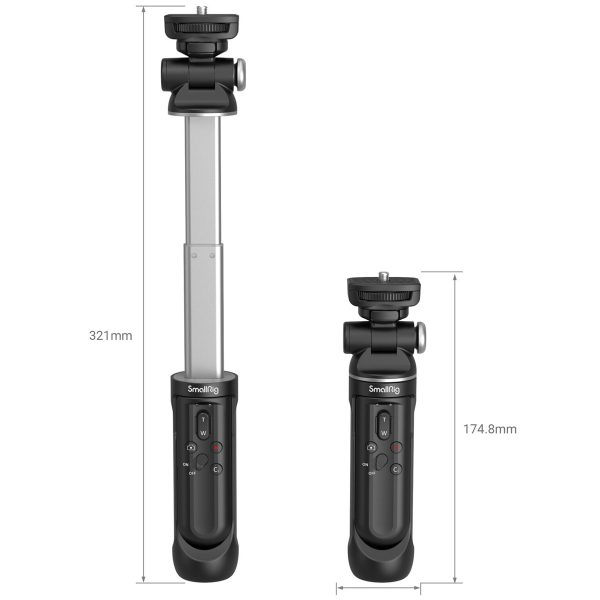 Kuvassa on kaksi SmallRig 3326 SR-RG1 langatonta ampumakahvaa, joista toinen on pidennetty 321 mm:n pituiseksi ja toinen kokoontaitettu 174,8 mm:n pituiseksi. Kummassakin on ohjauspainikkeet, yläpuolella oleva kiinnityspää ja näkyvät mittausviivat tarroineen.